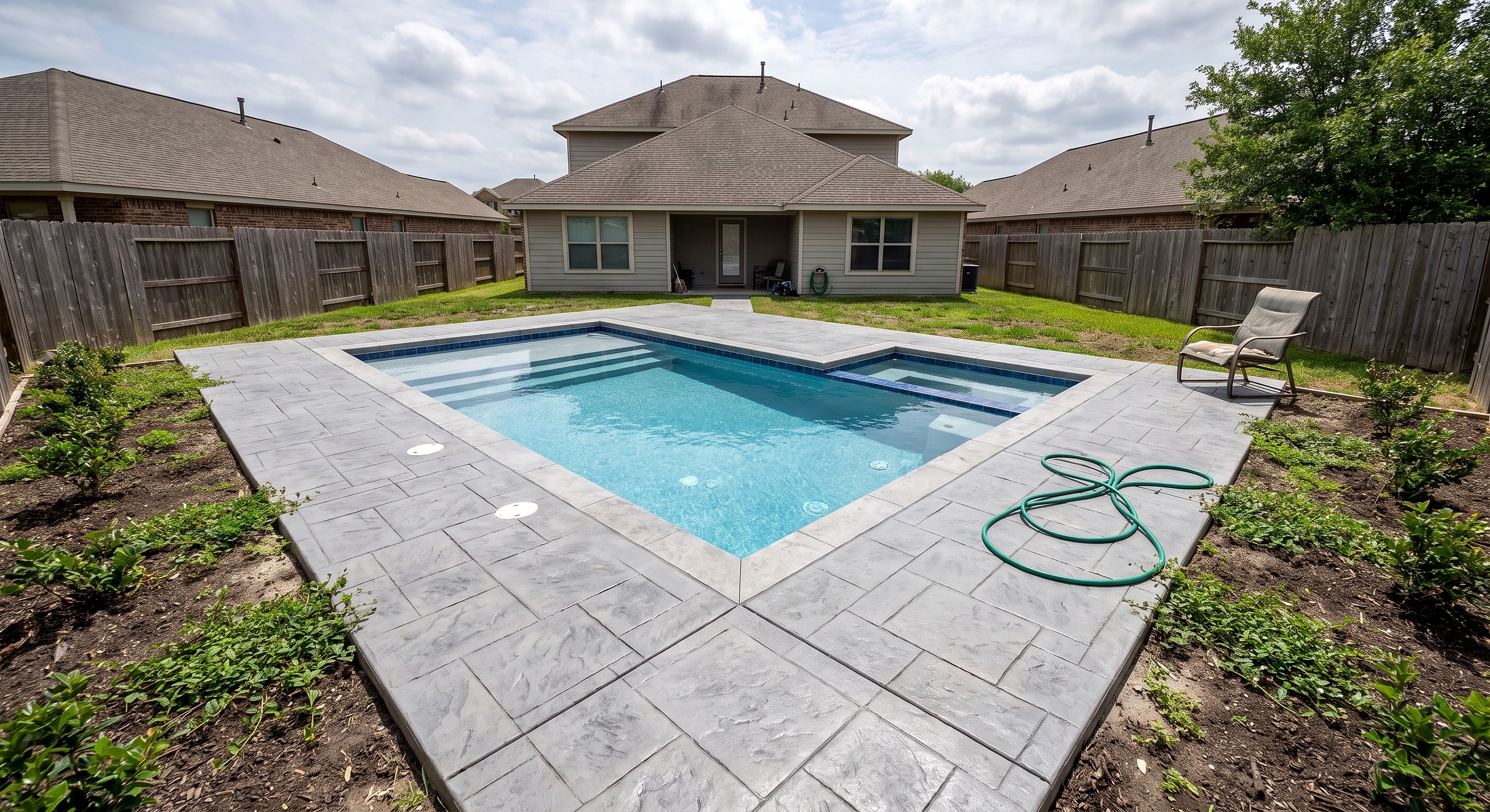 Lantern Yard, Plunge pool