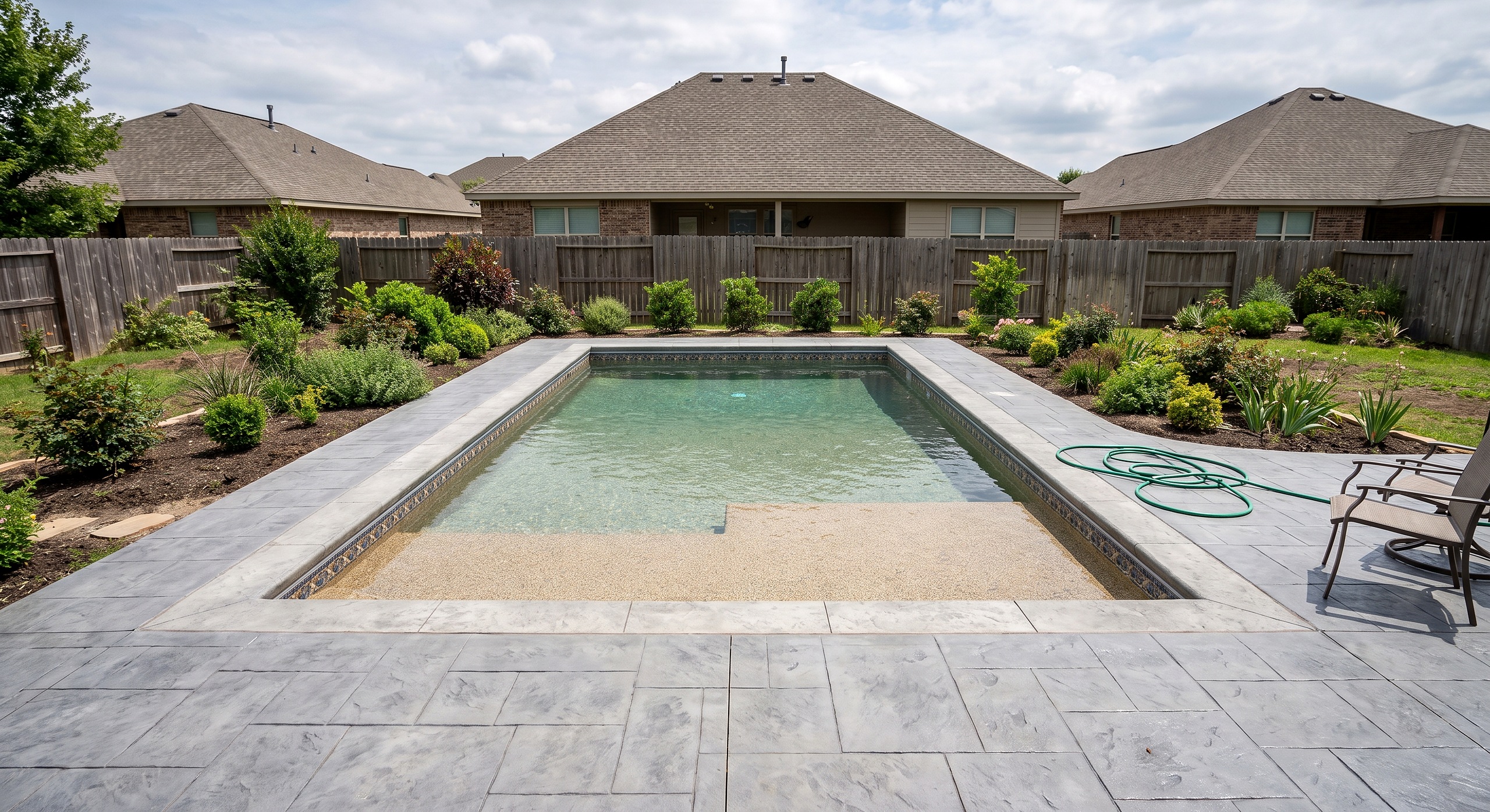 Briar Light, Rectangle pool