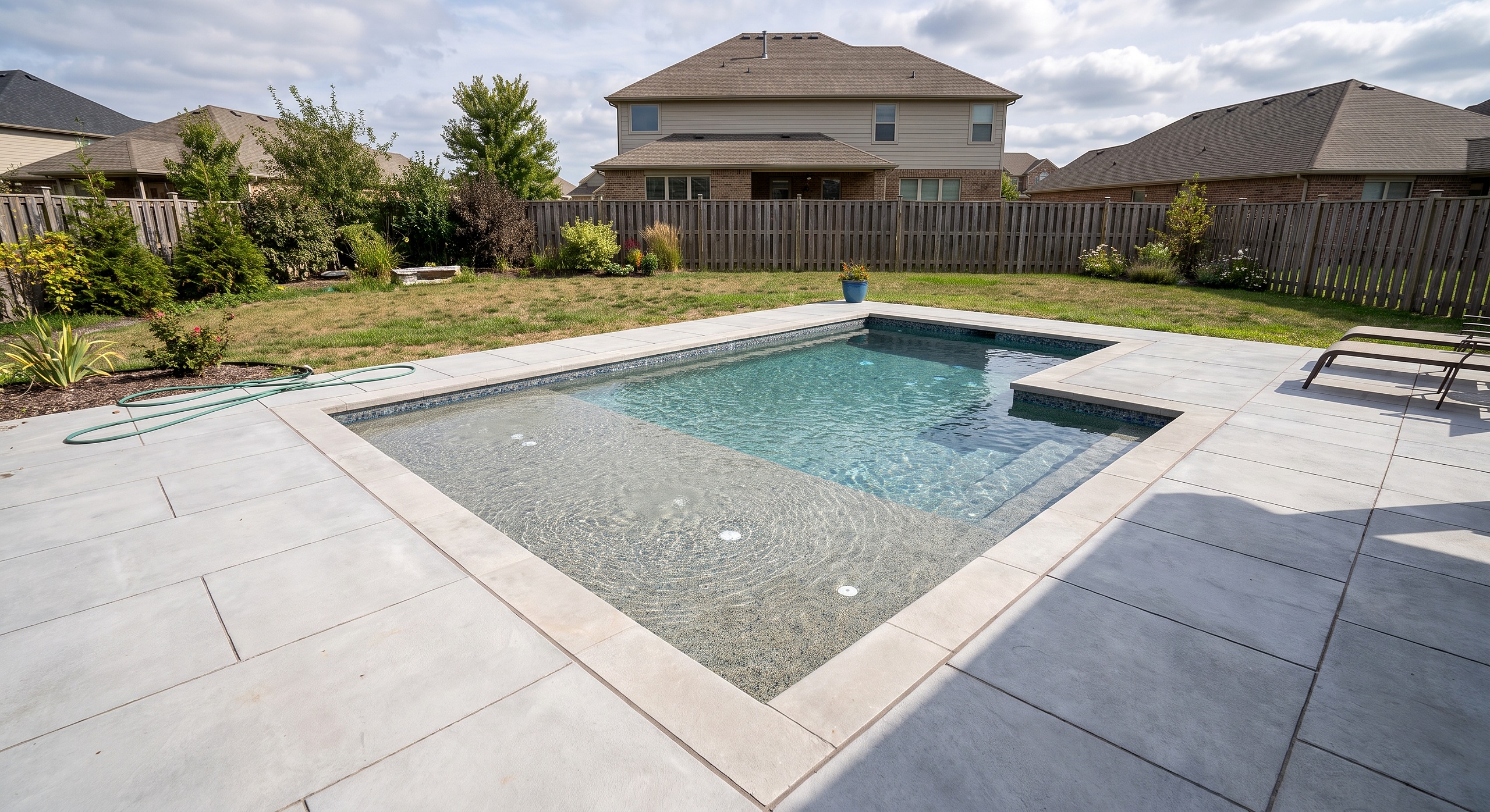 Elm Light, Plunge pool