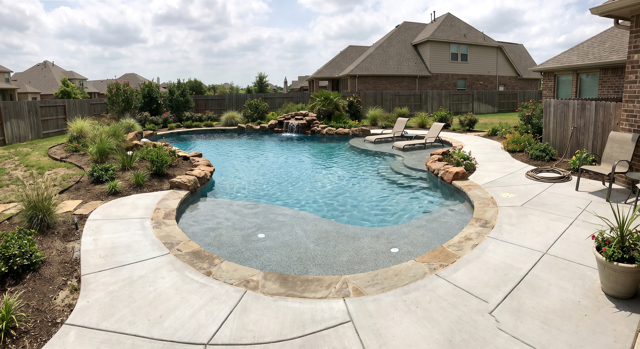 Elm Water, Freeform / Natural pool
