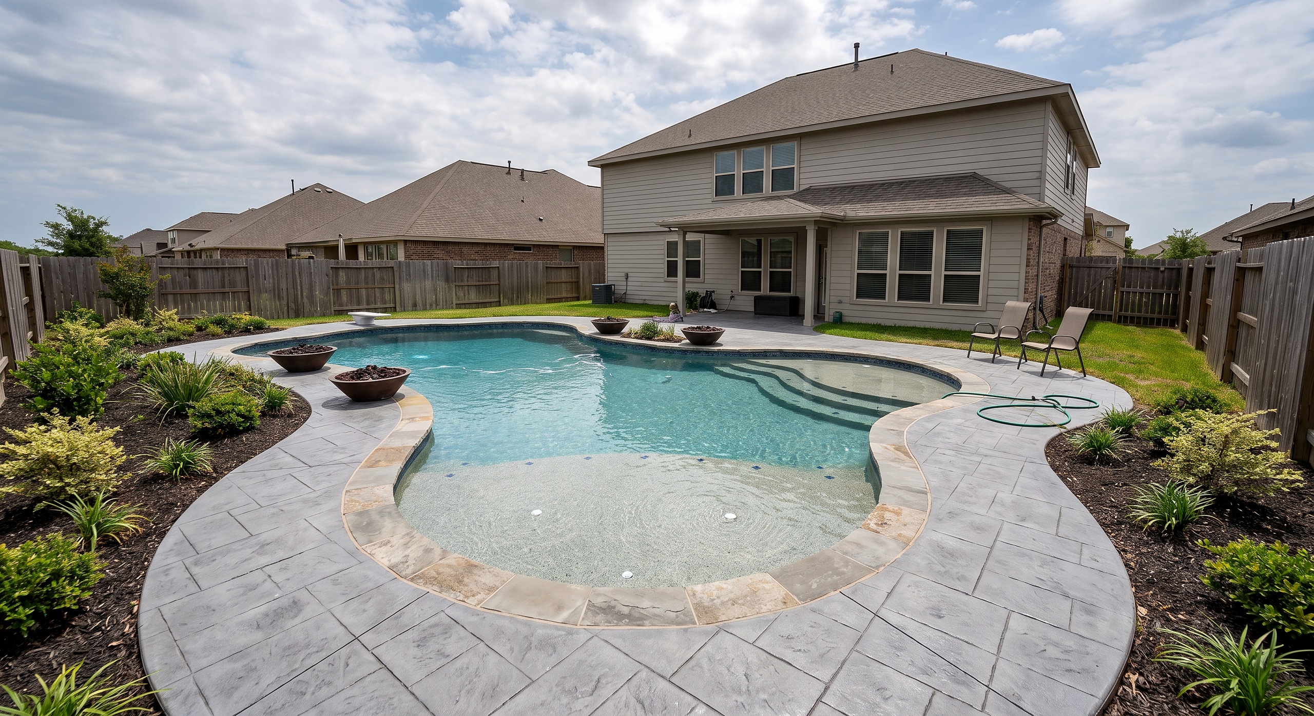 Cedar House, Freeform / Natural pool