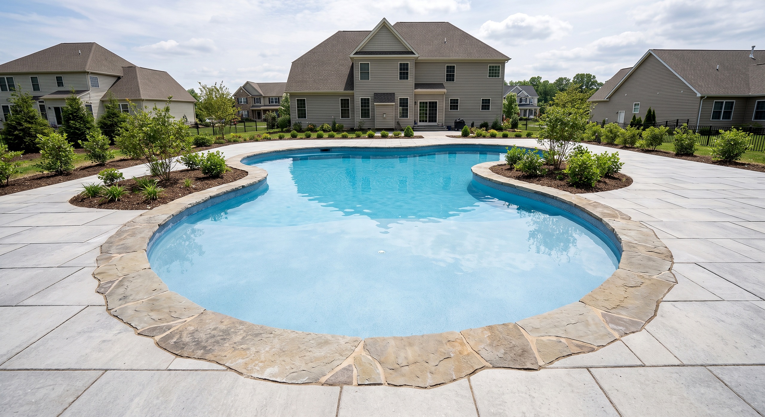 Drift Grove, Freeform / Natural pool